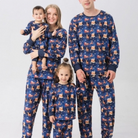 Sarjakuva Santa Elk House Pattern Joulupyjamat Perhepyjamat